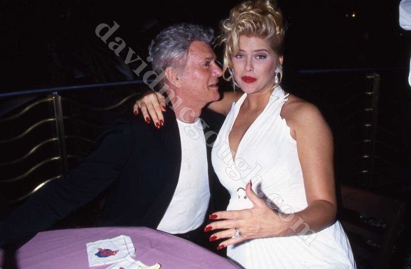 Anna Nicole Smith , Tony Curtis 1994 NY.jpg